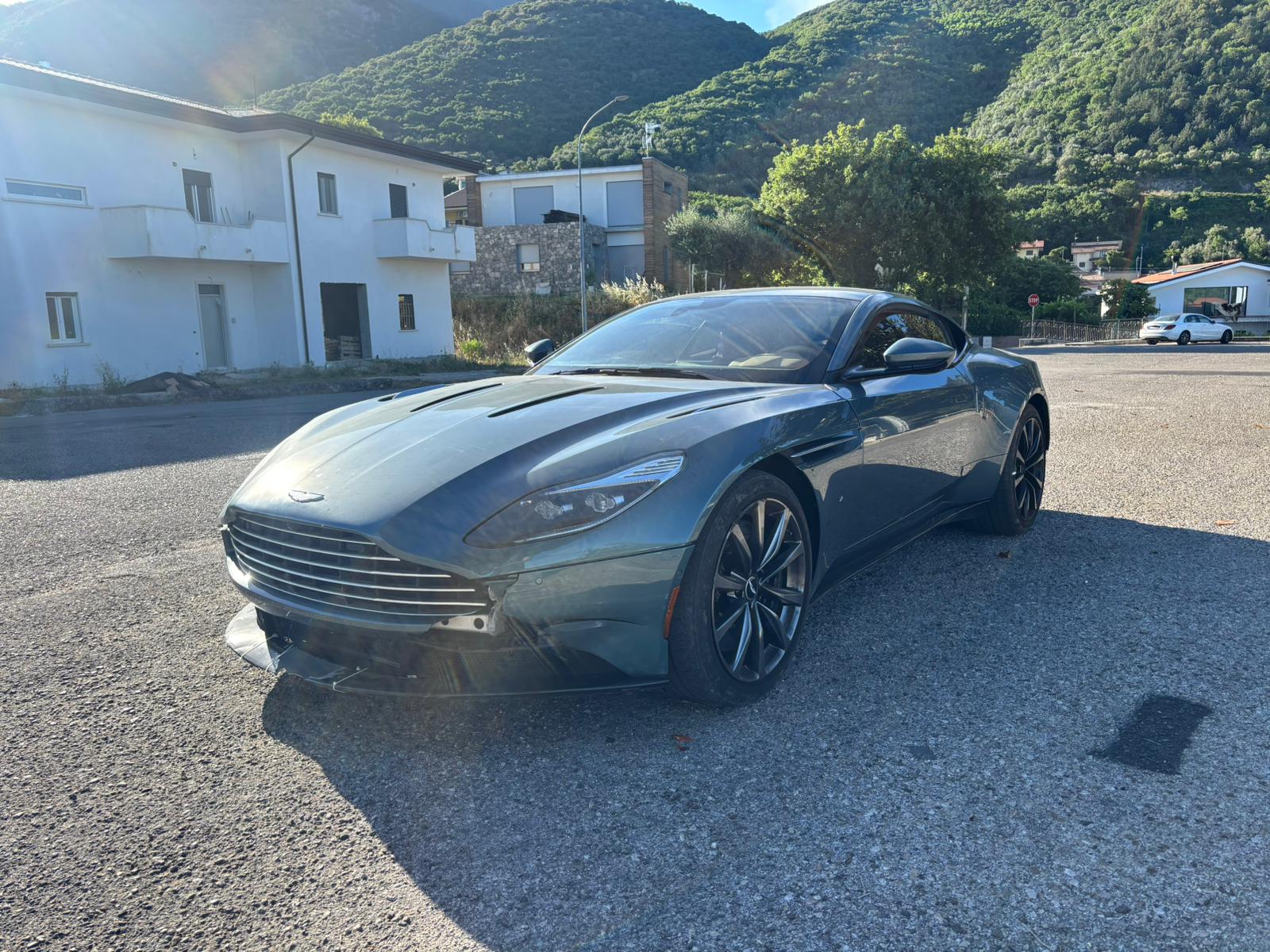 Aston Martin DB11 Vantage V12