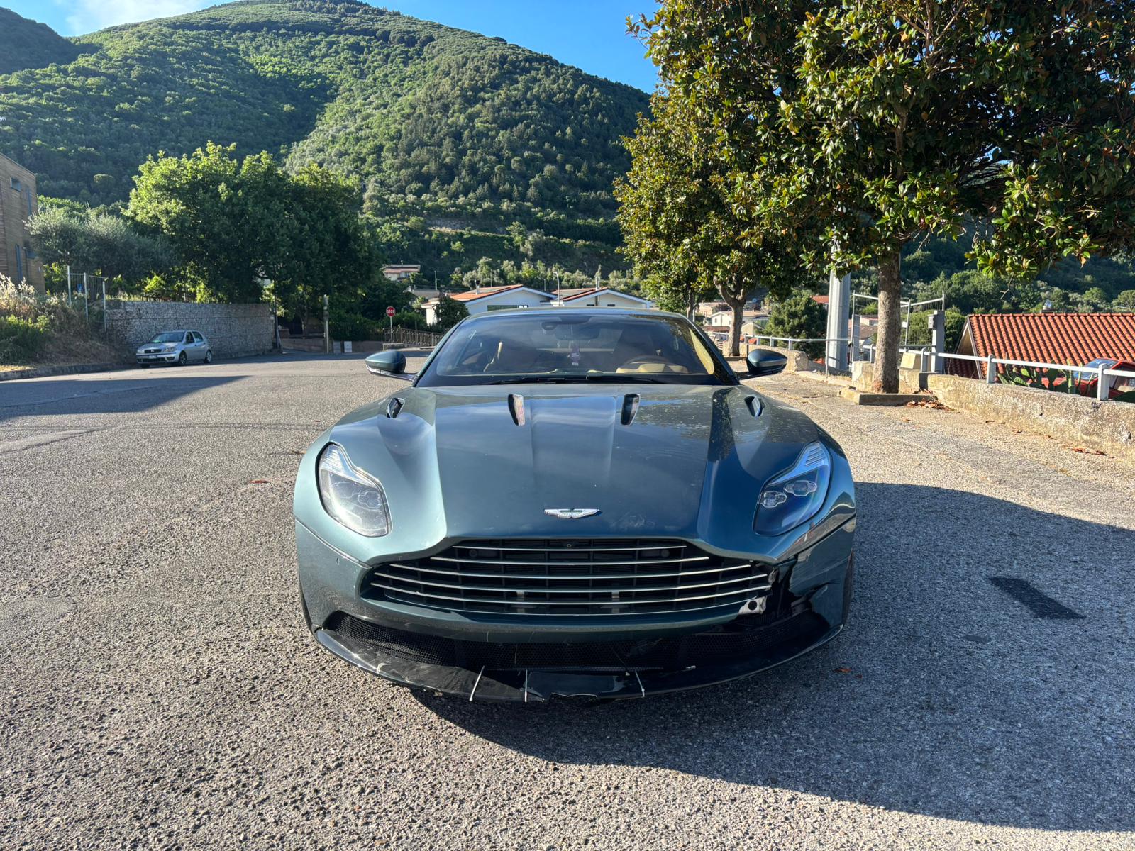 Aston Martin DB11 Vantage V12