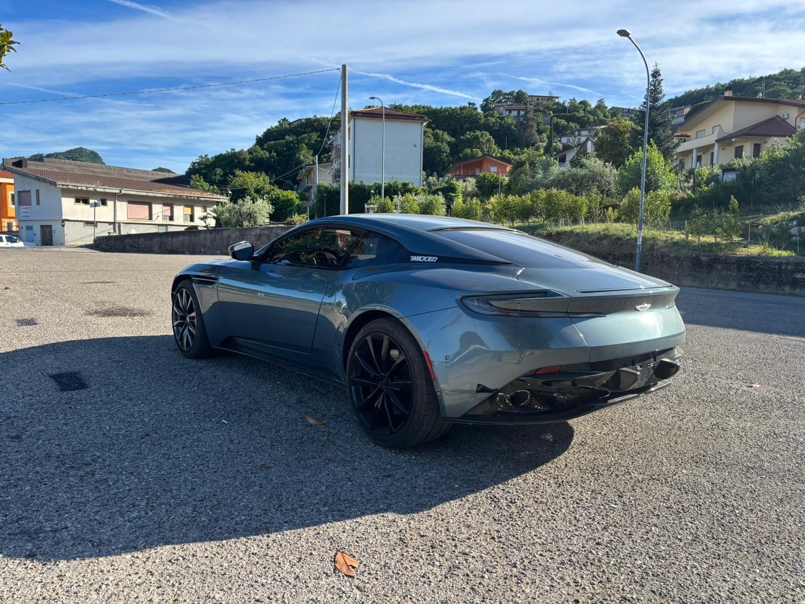 Aston Martin DB11 Vantage V12 6