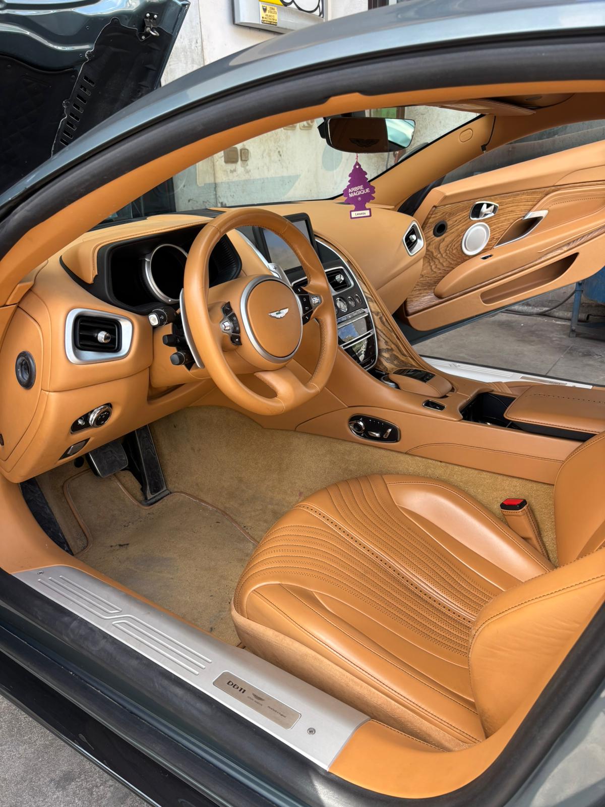 Aston Martin DB11 Vantage V12 7